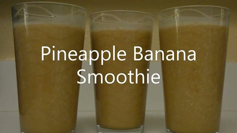 The BEST Pineapple, Banana Smoothie recipe. Easy and Healty Breakfast Smoothie. #smoothierecipes