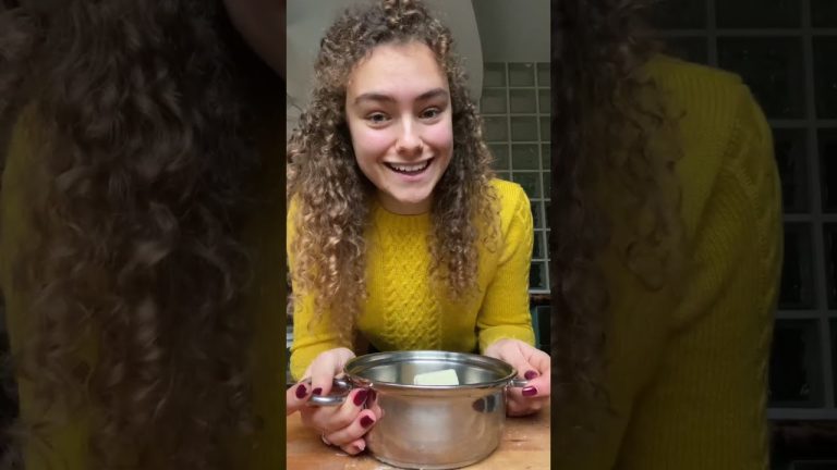 GIRELLE di CRESPELLE…con FUNGHI, PROSCIUTTO e FORMAGGIO FILANTE🤤🍄🥓🧀 #Shorts