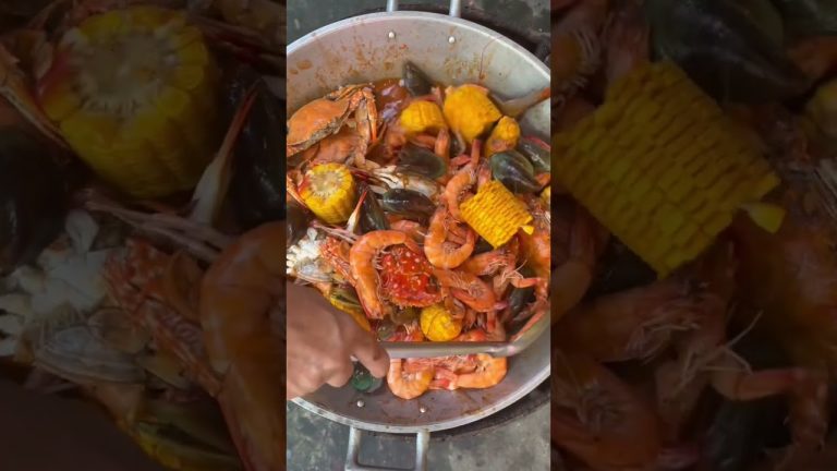 Sriracha Butter Mixed Seafoods #food #foodie #foodgasm #foodphotography #foodtrip #seafood