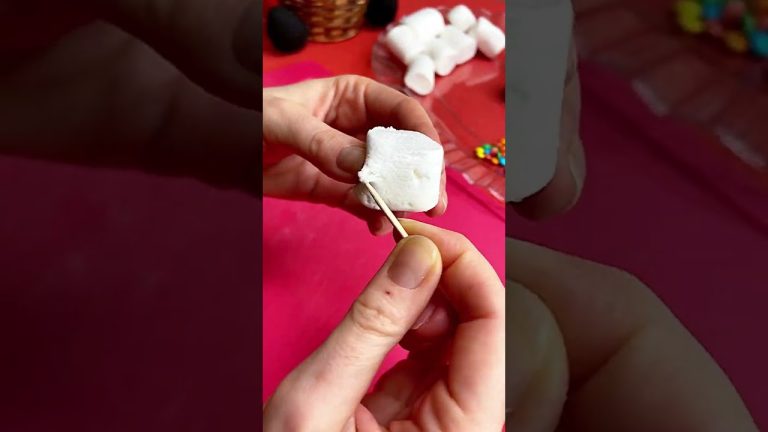 Christmas Strawberry Santa – Easy Dessert Recipe for Christmas 2023 DIY in 2 minutes #shorts