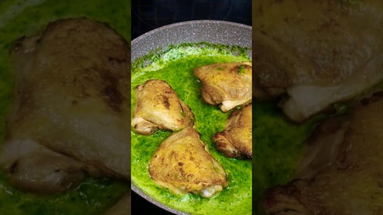 Chicken with green spinach sauce #recipe