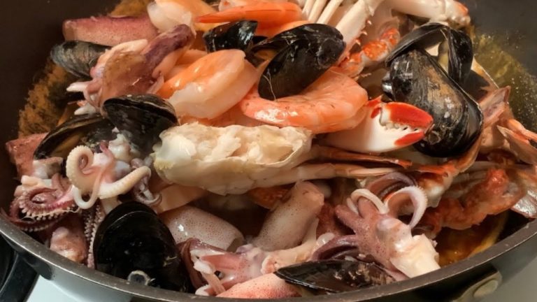 Easy Seafood Boil Recipe With Pineapple And Sprite