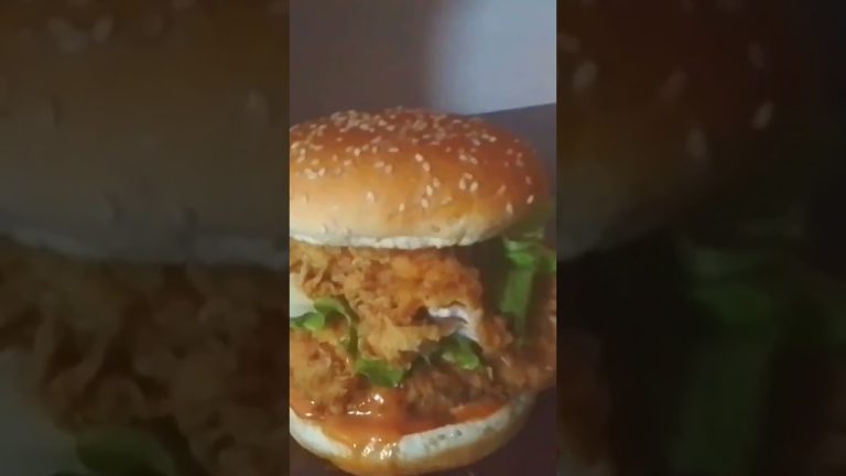 KFC style zinger burger#crispy fried chicken #shorts#viral chicken recipes #humnaz cooking