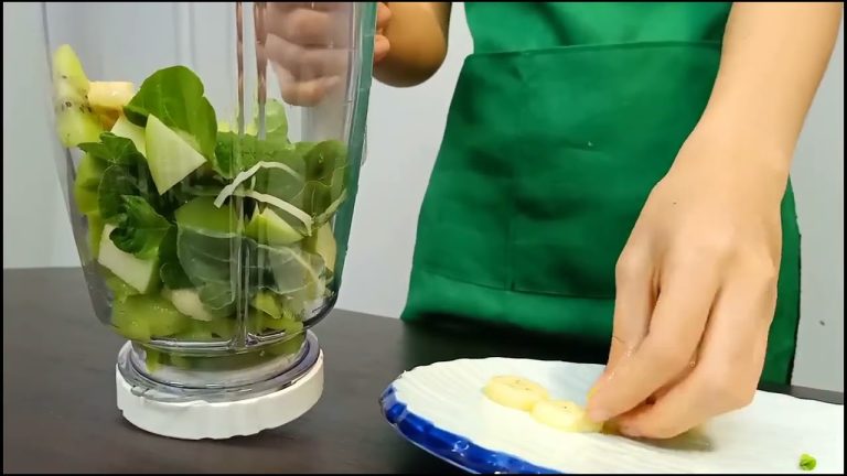 The BEST Kiwi Smoothie for every morning! #SmoothieRecipes #Wellness