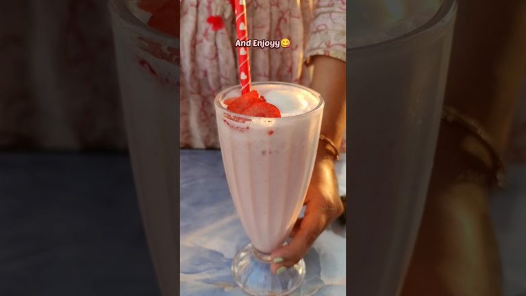Classic Strawberry Milkshake Recipe| 4 ingredient Strawberry Shake #shorts #recipe #strawberryshake