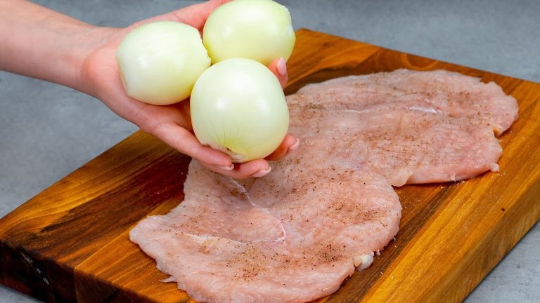 Do you have onion and chicken breast? A roulade that will save you many times!