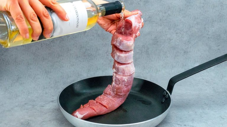 A new recipe made of pork tenderloin on the pan, in white wine. It melts in your mouth!