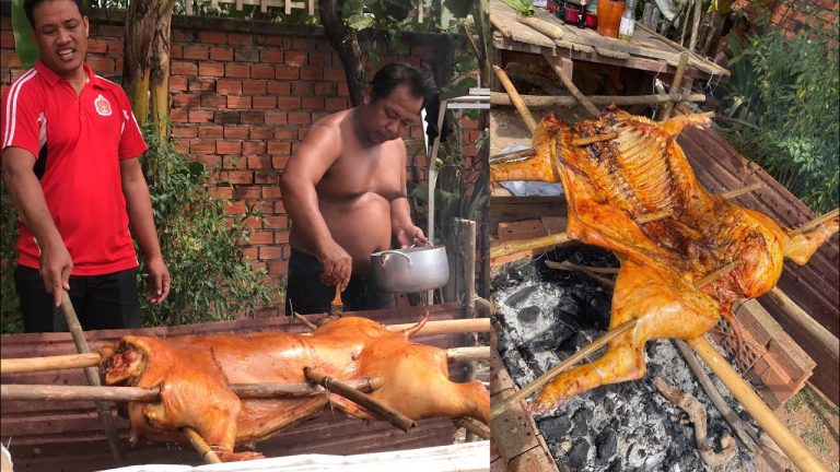 Amazing skill, A delicious roast pork with roast pork experts.