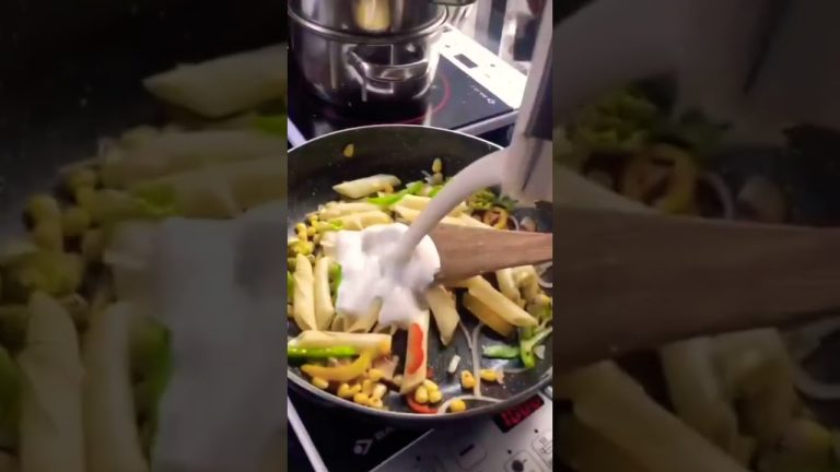 White Sauce Maggi Pasta Recipe🍝+Maggie + Pasta #shorts#youtube #youtubeshorts#youtubepartner