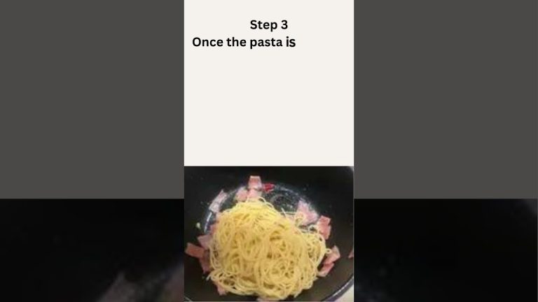 Italian Delight: Spaghetti Aglio Olio with Lettuce and Bacon 😋👌 #shorts #cooking #viral