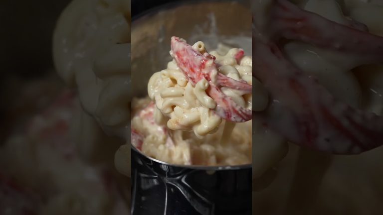 Lobster Mac & Cheese Eggrolls are the perfect treat for any seafood lover🦞