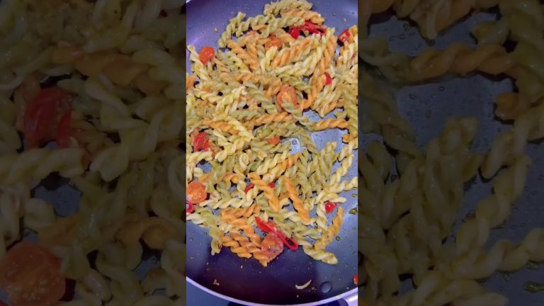 Quick and easy pesto sauce pasta ingredients are in description #quickpasta#pastarecipe#viral#shorts