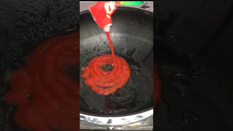 Ketchup Ko Oil Me Dala😳 | #shorts #quickrecipes #viralshort #pasta