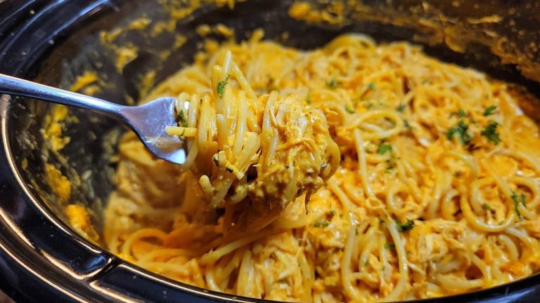 Chicken Spaghetti Recipe | I made slow cooker Buffalo chicken spaghetti for dinner