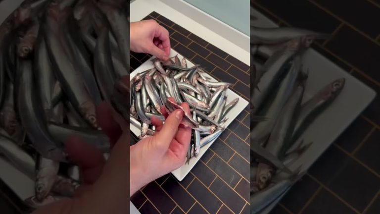 Balık Sezonunda Ülker Bizim Domates Salçalı Yemek Bazı ile Hamsili Pilav Tarifi #işbirliği