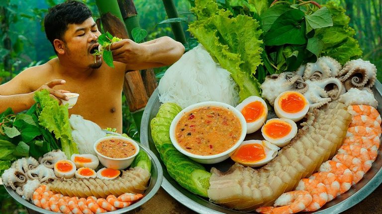 Amazing Asian Delicious Disk | Preparing Seafood , Pork Belly And 5mn Eggs Boil With Noodle Recipe