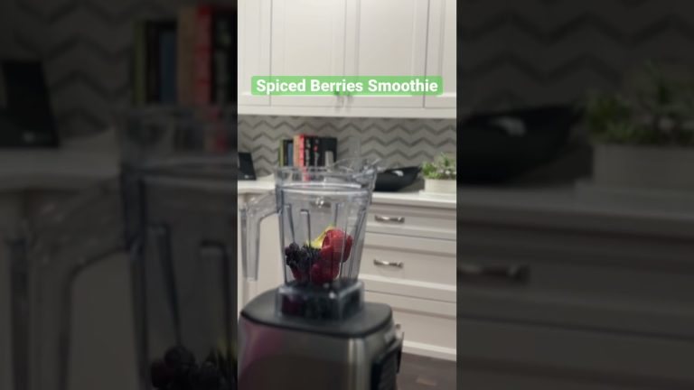 Spiced Berries Smoothie. #healthy #delicious #smoothie #shorts