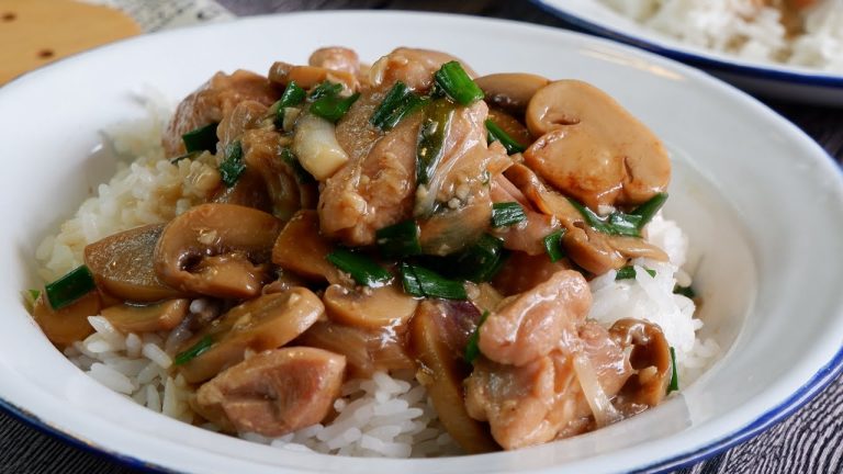 Everyone Who Tried, Loved it! Chicken Mushroom w/ Scallions 香葱蘑菇鸡盖饭 Chinese Chicken Rice Recipe