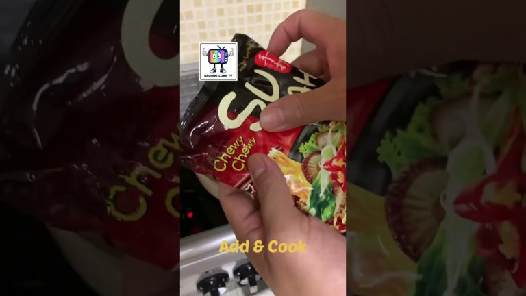 #Shorts I Wok I Instant Seafood Noodles #satisfying #homemade #wokwithluma #noodles @BagongLumaTV