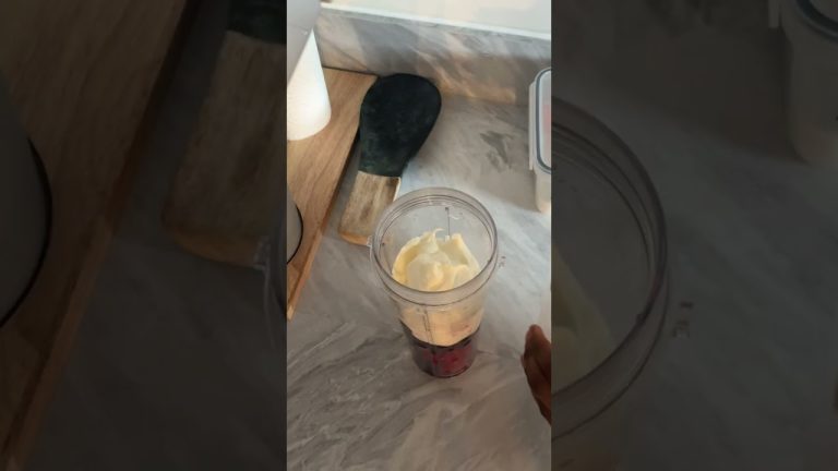 Try this Antioxidant Rich Berry Smoothie for improved health