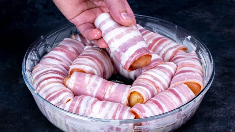 Rolls made of chicken and bacon. Perfect for festive meals! Everyone loves them!