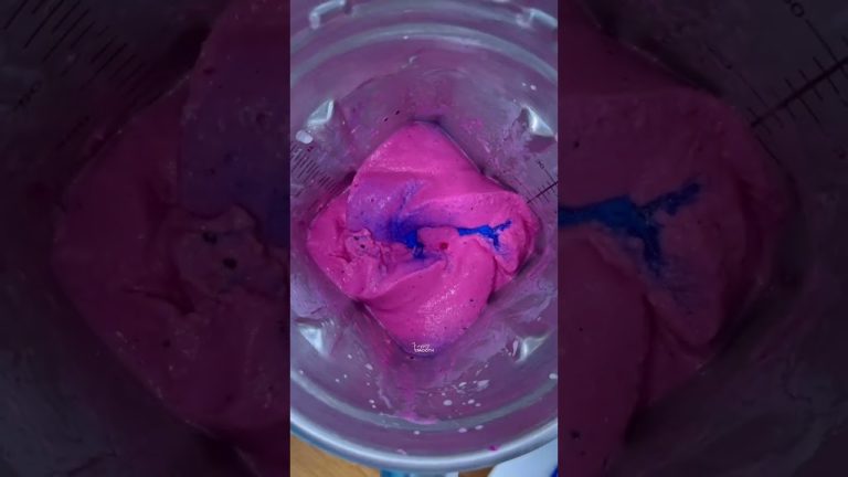 Purple dragon fruit smoothie swirl