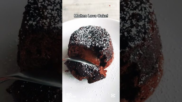 Molten Lava Cake – Easy Dessert Recipes #shorts