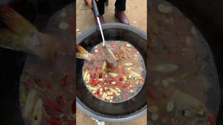 oday eat iron pan stewed wild crucian carp