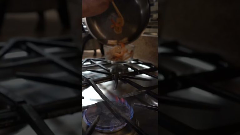 Shrimp Garlic Noodles #noodles #pasta #garlic #seafood #recipe  #cooking #foodie