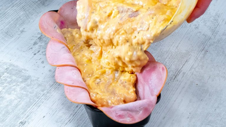 This recipe conquered millions of gourmands! With chicken breast and ham!