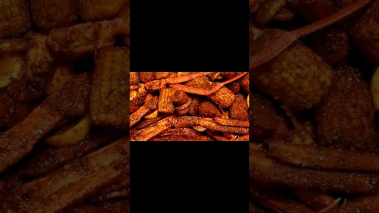 Louisiana Seafood Boil in a Bag 😋👌🏽 Full Recipe on my YouTube Channel ~ #seafoodboil #crabboil