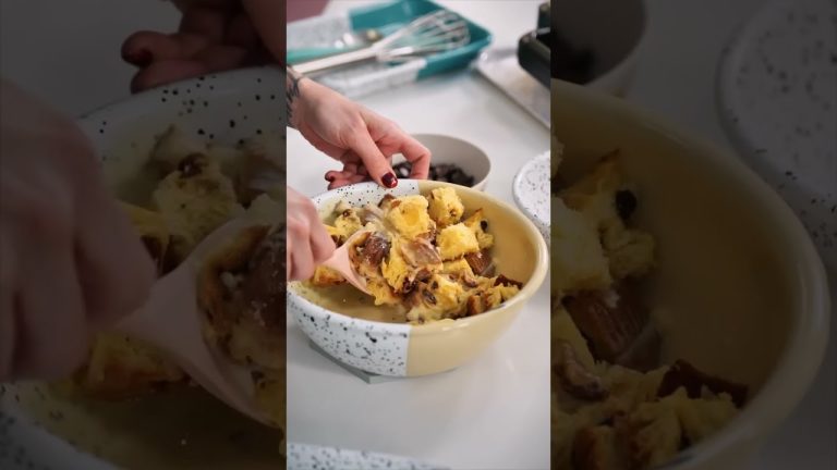 Have you made these panettone bread & butter waffles yet? NO?! Find the recipe on our channel 😏✌🏼