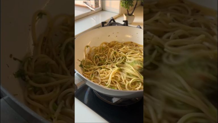 Aglio E Olio: The Secret to the Perfect Pasta Dish #shorts #shortsfeed