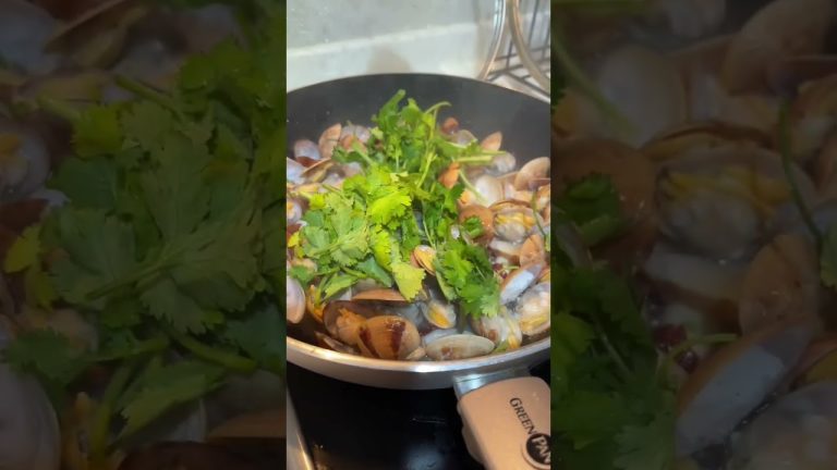 Stir Fry Clams at home! Super Delicious and Easy to cook! #seafood #recipe #homemade 辣炒蛤蜊