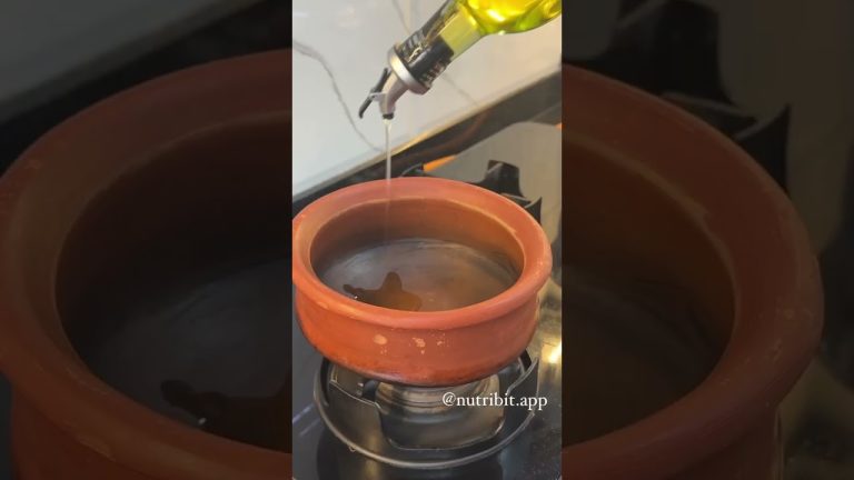 अस्सल गावरान कोल्हापुरी खर्डा/ठेचा चिकन. Chicken Recipes. #shorts #youtubeshorts #food #recipe