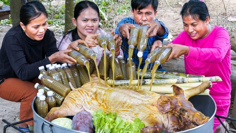Roast Pork Drink Sugar Cane Juice Recipe – New Method Style Cooking Pork in Village To Donation Food