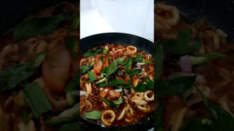 Cuttlefish Curry 🦑🥘 #yummy #foods #foodlover #foodies #follow #eat #cuttlefish #seafood #recipes