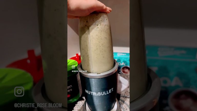 cheers! 🌞✨ #healthyfood #healthy #healthyrecipes #healthylifestyle #breakfast #smoothie #homemaking