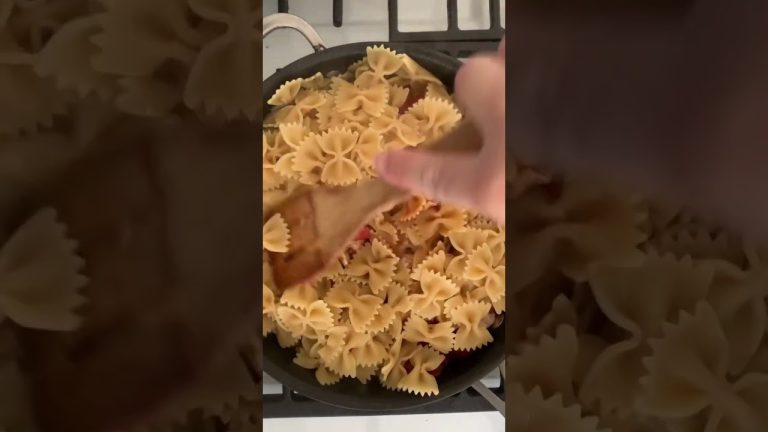 30-Minute Chicken Caprese Pasta #shorts #healthyrecipes #mealprep #mealprepping #easyrecipe