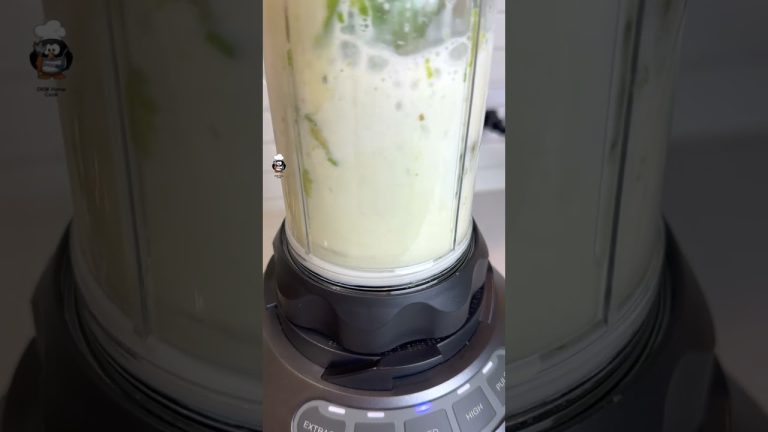 Have You Ever Eaten Avocado This Way Before? It Can Be A Quick Snack or Breakfast #shorts