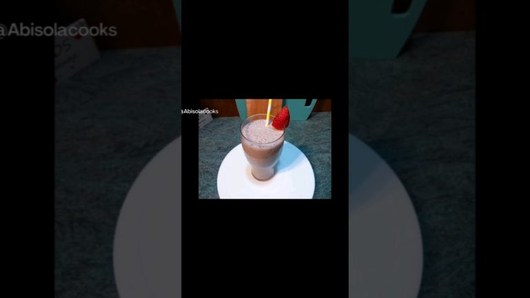 How to make a strawberry smoothie || Smoothie drink