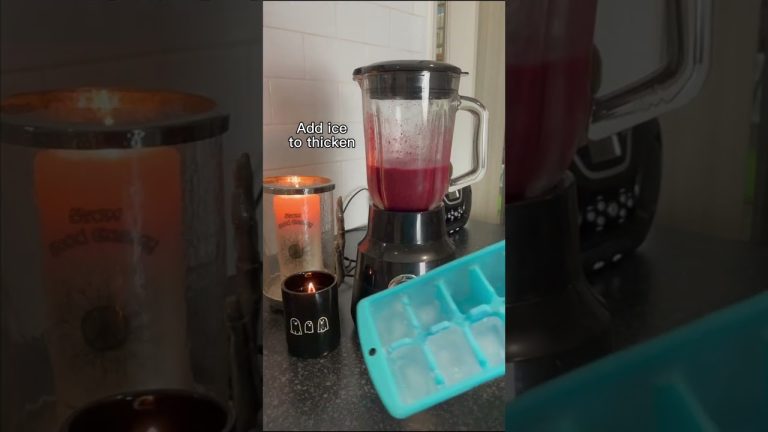 Making a Boost Juice at home?! | The perfect Summer berry smoothie