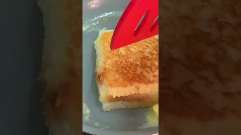 Ye itna VIRAL Kyu Ho Gaya // Viral Bread Recipe  #shorts #bread #viral #youtubeshorts #breadrecipe