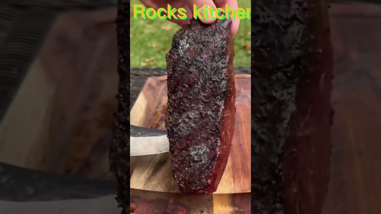 HOW TO COOK !! STEAK MEDIUM RARE | STEAK COOKED IN CHARCOAL GRILL #viralshorts #foodie 🥩🥩🔥