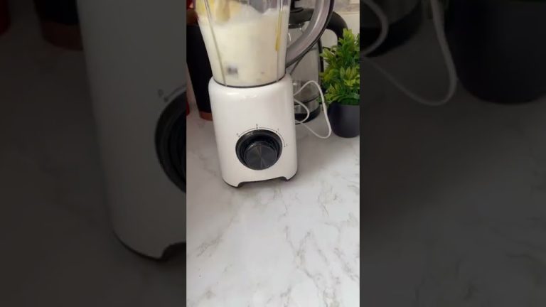 Pineapple Coconut Smoothie |Healthy Pineapple &Coconut Milk Smoothie Recipe.#shortsfeed #shorts