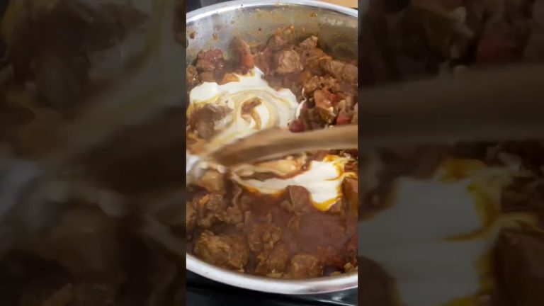 Lamb Rogan Josh #food #foodie #foodlover #tiktok #indian #curry #recipe #explore #easy #reels