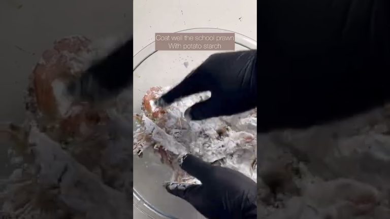 You will love this Crispy School Prawn Recipe #buzzfeedfood #feedfeed #seafoodrecipes #easyrecipe