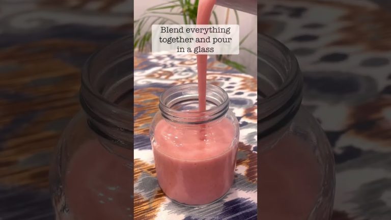 Strawberry banana smoothie | Sugar free drink #shortsfeed #shortsviral #smoothierecipes #detoxdiet