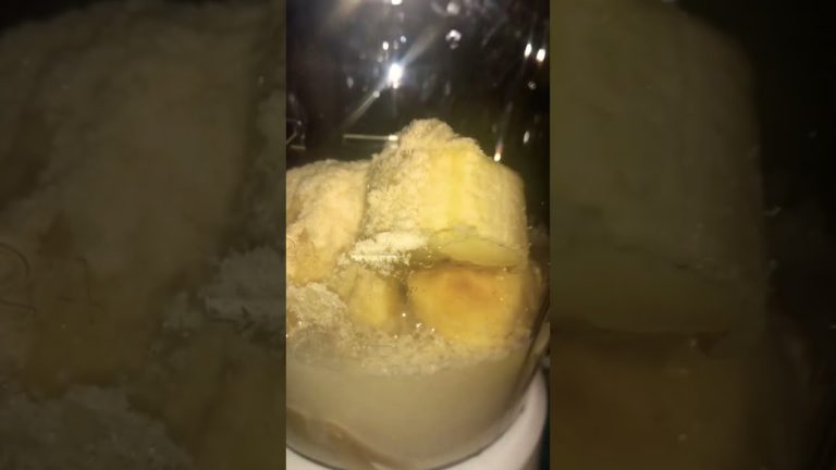 Apple 🍎 and banana 🍌 smoothie #yummy #smoothie #smoothierecipes #smoothies #tgif #friday #tasty