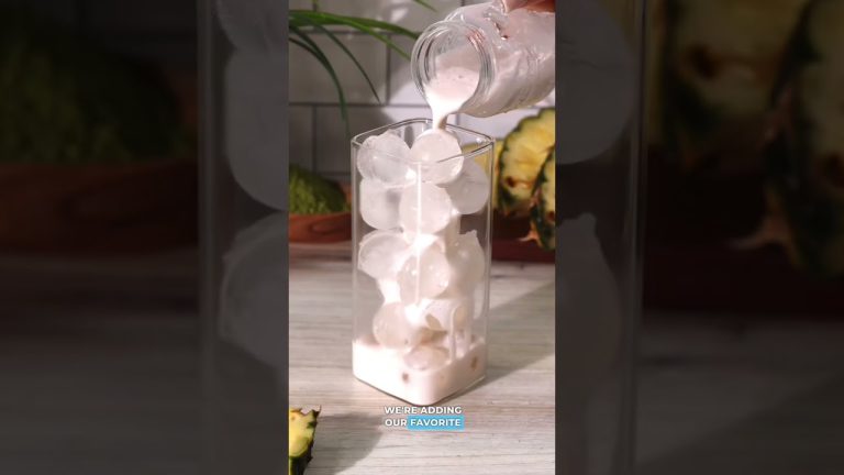 How to Make a Tropical Matcha Latte – Matcha Mocktail Recipe